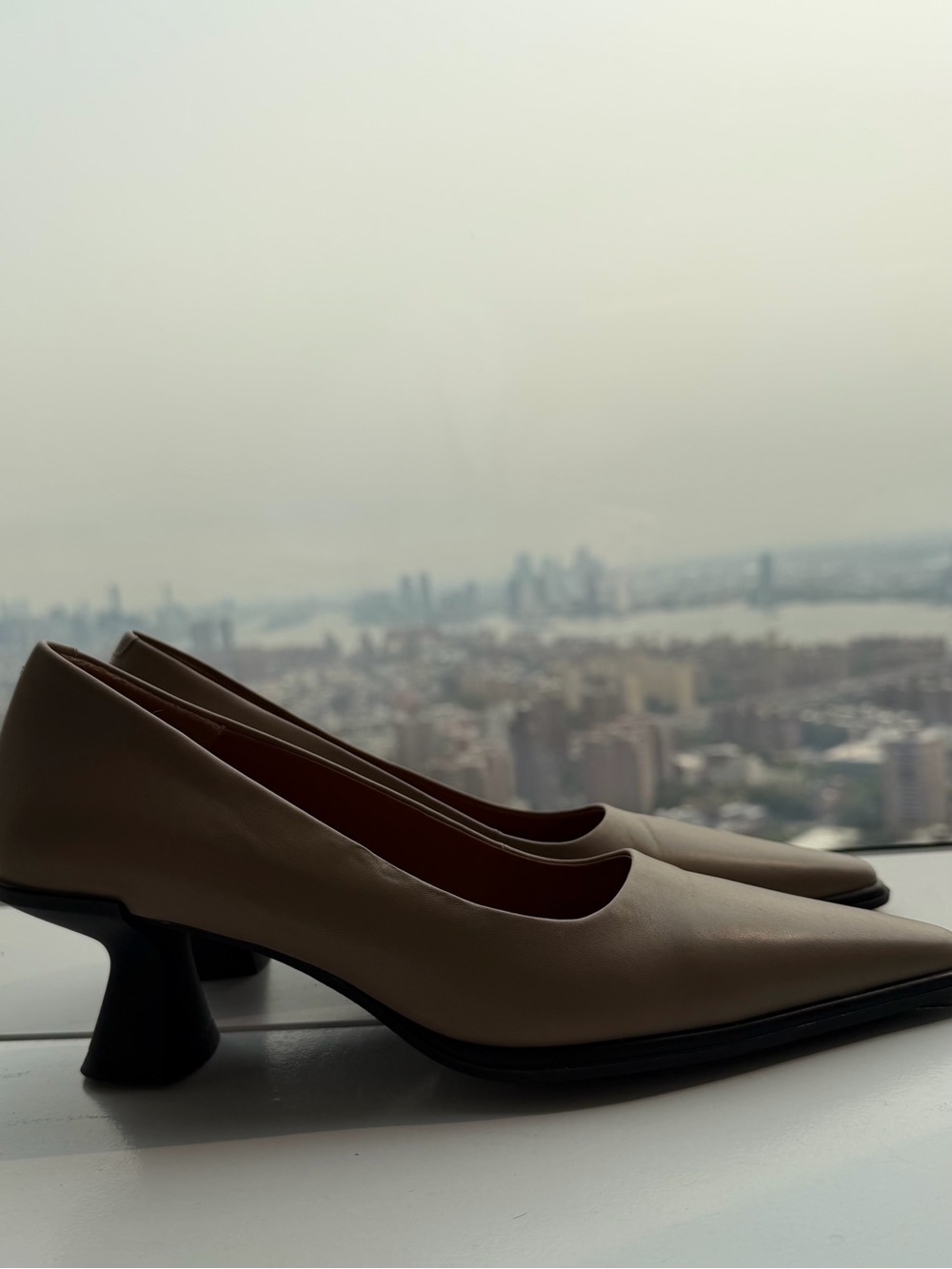 Vagabond Shoemakers Beige Leather Pointed Toe Pumps Kitten Heel US 9